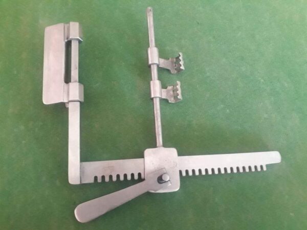 I.M.A. Sternal Retractor